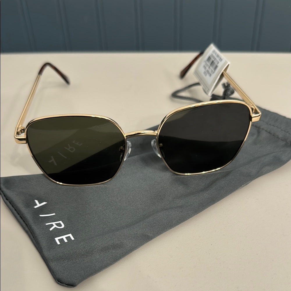 NWT Aire Spiral Gold Aviator Sunglasses with Teardrop Lenses - Picture 4 of 4